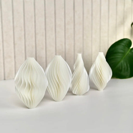 TWINKLES Set of 4 Ribbed Christmas Ornaments + Tree Topper